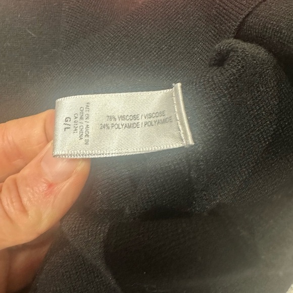 Simons Contemporaine Chamonix Saint-Moritz Lausanne Graphic Sweater Black & Red - Picture 5 of 6